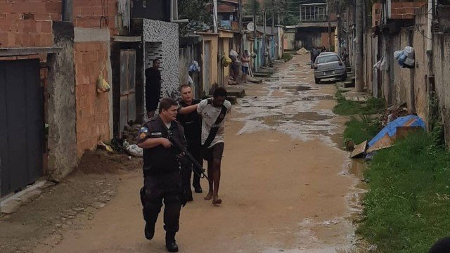Acusado de matar o pastor Ronaldo Calazans Inês, que teria tentado lhe entregar um panfleto bíblico sendo conduzido por policiais